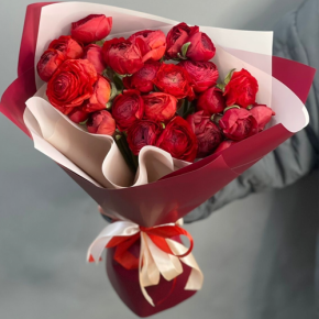Букет из 21 красного ранункулюса в Реутове