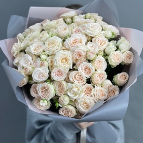 Букет "Кремовый микс" из 25 кустовых роз (50 см) в Реутове