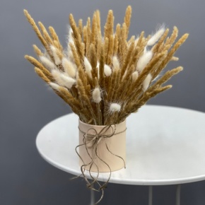 Композиция в шляпной коробке из колосков и лагуруса в Реутове