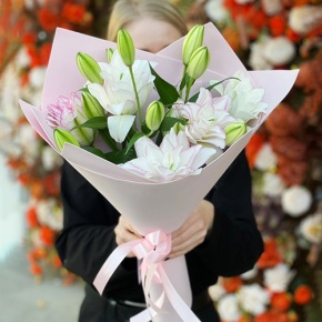 Букет из 3 пионовидных лилий в Реутове