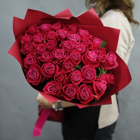 Букет из 35 малиновых роз Шангрила (50 см) в Реутове