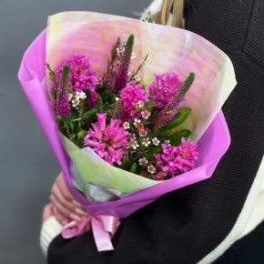 Букет "Вспышка" из гиацинтов, хамелациума и вероники в Реутове