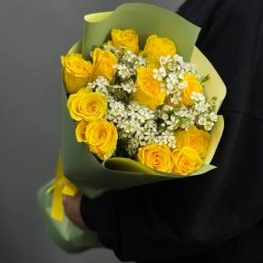 Букет "Нотка счастья" из лимонных роз и хамелациума (40 см) в Реутове