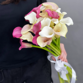 Букет из 21 каллы микс в Реутове