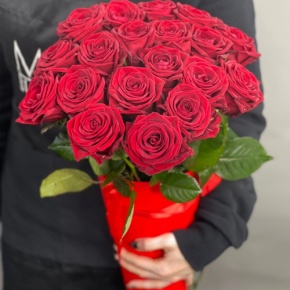 21 красная роза в конусе (50 см) в Реутове