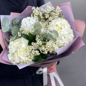 Букет "Суприм" из гортензий и хамелациума в Реутове