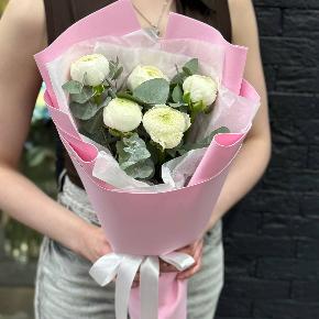 Букет-комплимент из 5 белых ранункулюсов в Реутове