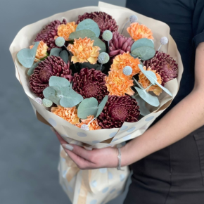 Букет "Персиковый раф" из хризантем Бигоуди, краспедии и диантусов в Реутове