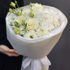 Букет "Нега" из Голландской гортензии, роз и эустом в Реутове