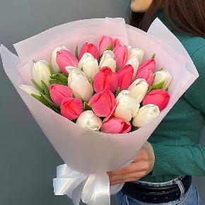 Букет из 25 кораллово-белых тюльпанов в Реутове