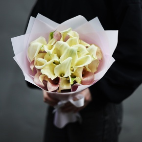 Букет из 25 калл нежный микс в Реутове