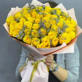 Букет из 51 лимонной розы с лимониумом в Реутове