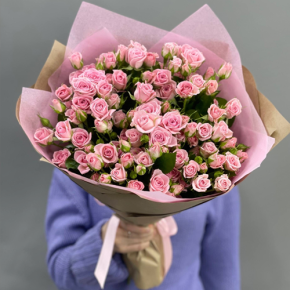 Букет  из 19 кустовых роз (60 см) в Реутове