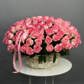 Композиция в корзине из 101 розы Джумилия в Реутове
