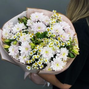 Букет "Сиэтл" из хризантем, альстромерий и ромашек в Реутове
