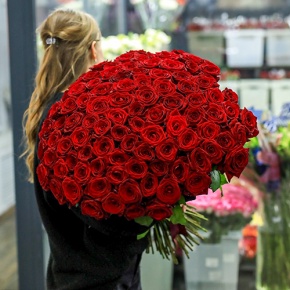 Букет 101 красная роза Ред Наоми (60 см) в Реутове