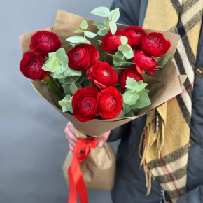 Букет из 11 ранункулюсов и эвкалипта в Реутове