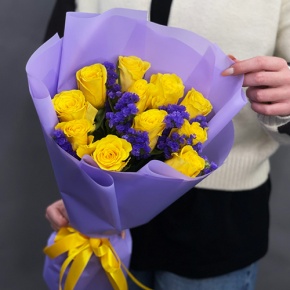 Букет "Лейкерс" из лимонных роз и статицы в Реутове