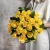 Букет из 25 лимонных роз с рускусом (40 см) в Реутове