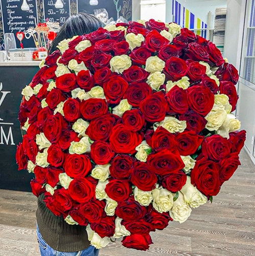 Букет 151 роза красный и белый микс (60 см) в Реутове