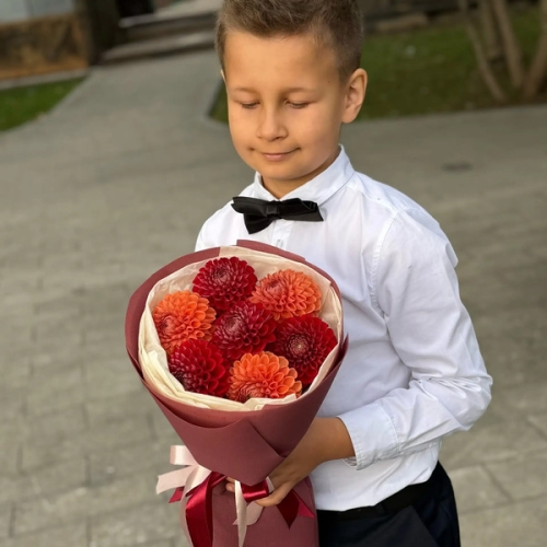 Букет из 7 сезонных георгин в Реутове