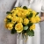 Букет из 25 лимонных роз с рускусом (40 см) в Реутове