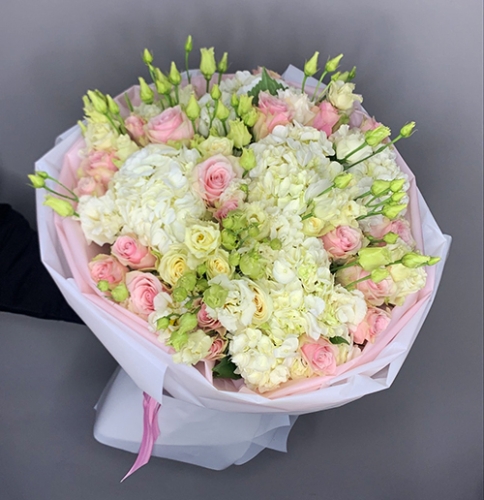 Букет "София" из гортензий, эустом и роз в Реутове