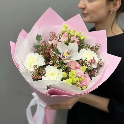 Букет с королевской орхидеей, диантусами, эустомой и шамелациумом в Реутове