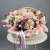 Композиция в корзине "Диодора" из французских роз Квиксенд, диантусов и кустовых пионовидных роз Бомбастик в Реутове