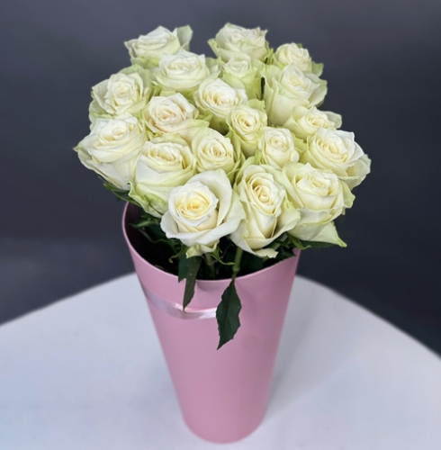 19 белых роз Кения в конусе в Реутове